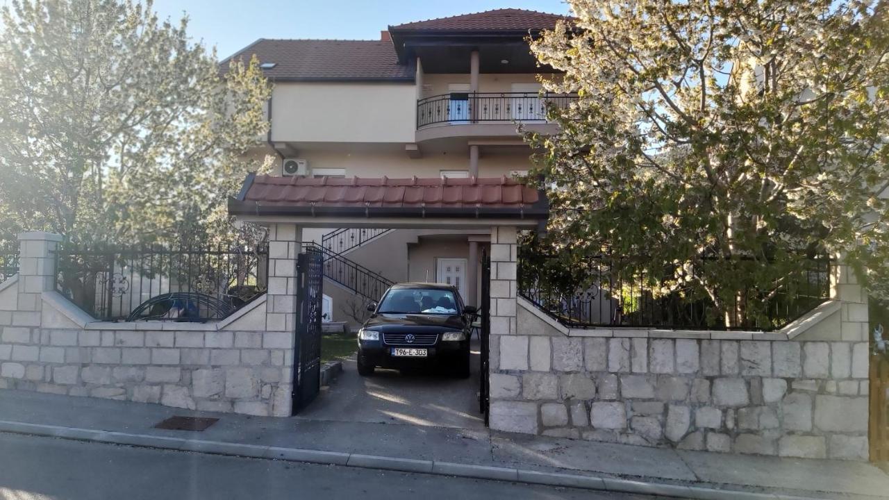 Apartments Pravica 特雷比涅 外观 照片