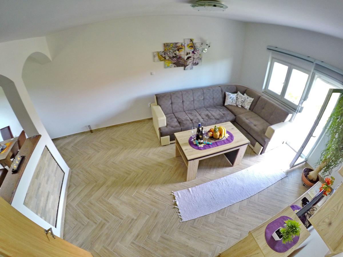 Apartments Pravica 特雷比涅 外观 照片