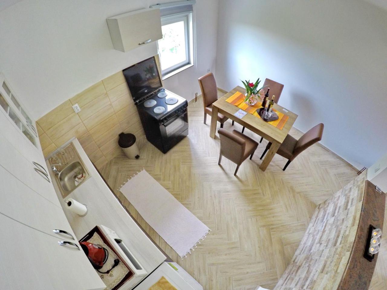 Apartments Pravica 特雷比涅 外观 照片