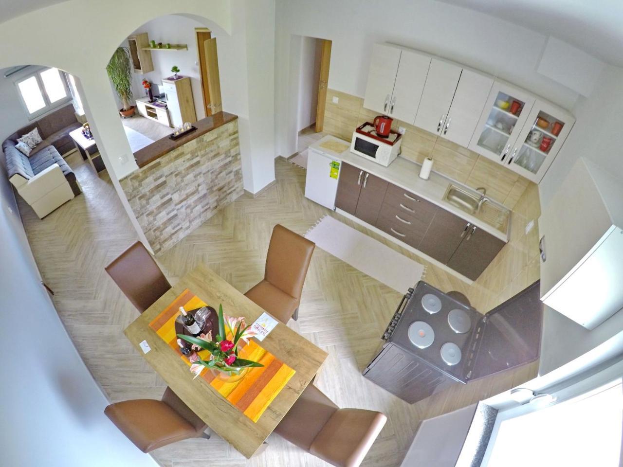 Apartments Pravica 特雷比涅 外观 照片